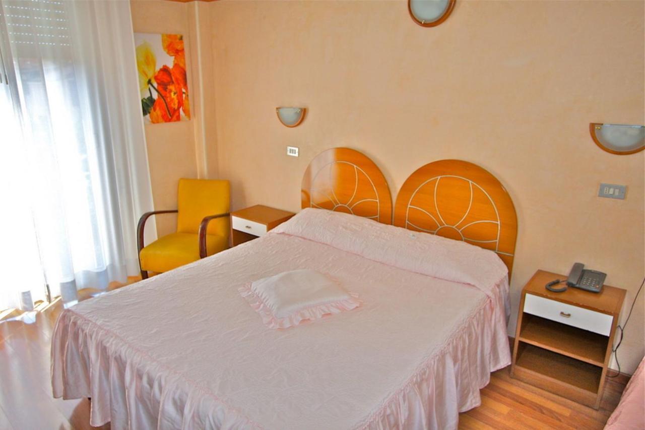 Hotel Britannia Rimini Marina Centro Cameră foto