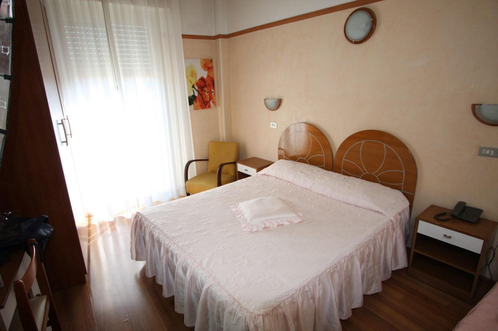 Hotel Britannia Rimini Marina Centro Cameră foto